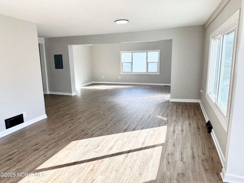 Tiny photo for 2745 Mechanic Street, Oregon, OH 43616 (MLS # 10000109)