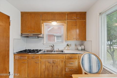 Tiny photo for 4528 Devonshire Road, Toledo, OH 43614 (MLS # 10000607)