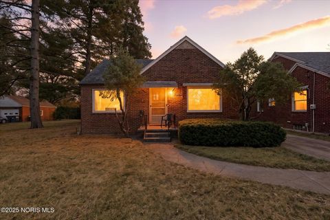 Photo of 4528 Devonshire Road, Toledo, OH 43614 (MLS # 10000607) Photo of 4528 Devonshire Road, Toledo, OH 43614 (MLS # 10000607)