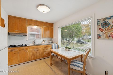 Tiny photo for 4528 Devonshire Road, Toledo, OH 43614 (MLS # 10000607)