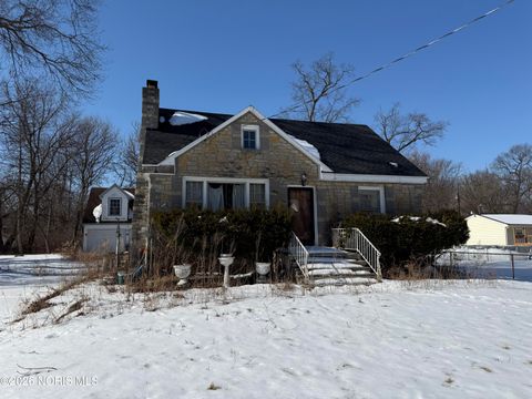 Photo of 47 Medbury Street, Holland, OH 43528 (MLS # 10004069)