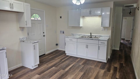 Tiny photo for 401 Dickens Drive, Toledo, OH 43607 (MLS # 10009009)