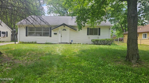 Homes For Sale - 401 Dickens Drive<br/> Toledo, OH 43607