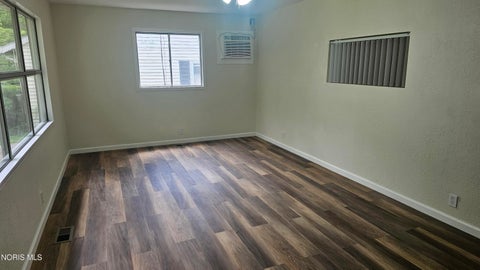 Tiny photo for 401 Dickens Drive, Toledo, OH 43607 (MLS # 10009009)