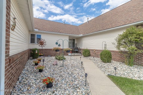 Tiny photo for 4322 Townhouse Drive # C, Oregon, OH 43616 (MLS # 10012638)