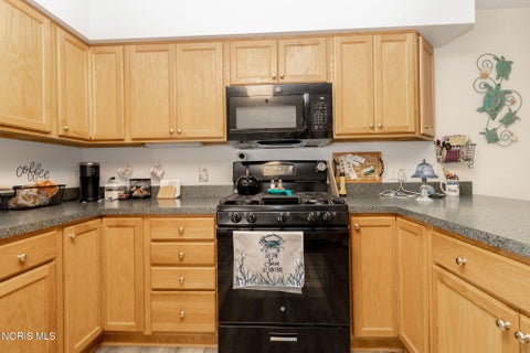 Tiny photo for 4322 Townhouse Drive # C, Oregon, OH 43616 (MLS # 10012638)
