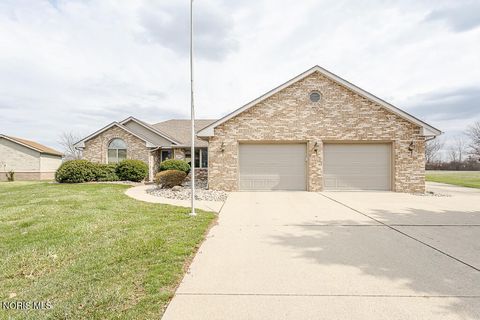 Photo of 1347 Oaktree Court, Oregon, OH 43616 (MLS # 10005191)