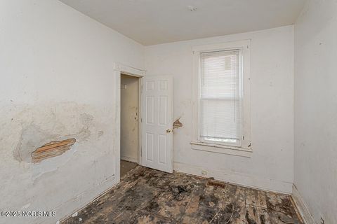 Tiny photo for 2005 Walnut Street, Toledo, OH 43608 (MLS # 10001566)