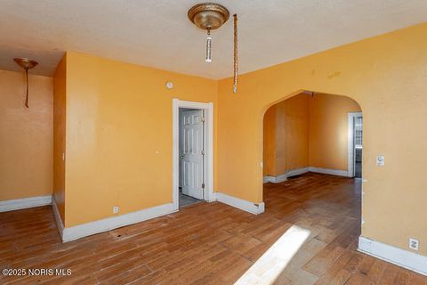 Tiny photo for 2005 Walnut Street, Toledo, OH 43608 (MLS # 10001566)