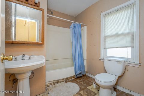 Tiny photo for 2005 Walnut Street, Toledo, OH 43608 (MLS # 10001566)