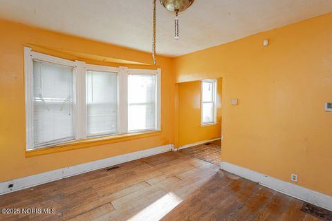 Tiny photo for 2005 Walnut Street, Toledo, OH 43608 (MLS # 10001566)