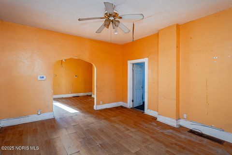 Photo of 2005 Walnut Street, Toledo, OH 43608 (MLS # 10001566)