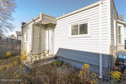 Tiny photo for 2005 Walnut Street, Toledo, OH 43608 (MLS # 10001566)