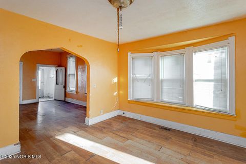 Tiny photo for 2005 Walnut Street, Toledo, OH 43608 (MLS # 10001566)