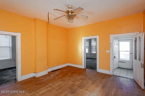 Tiny photo for 2005 Walnut Street, Toledo, OH 43608 (MLS # 10001566)