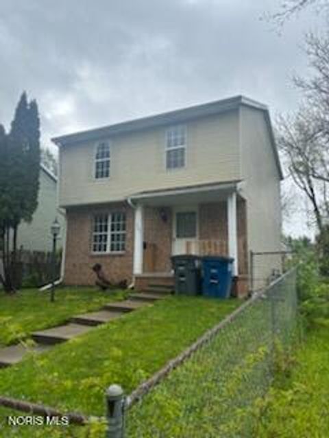 Photo of 1341 Gordon Street, Toledo, OH 43609 (MLS # 10006998)