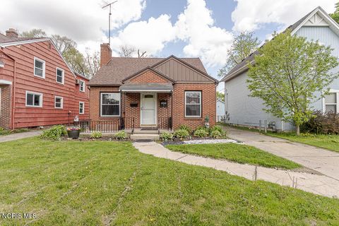 Photo of 2906 Powhattan Parkway, Toledo, OH 43606 (MLS # 10006671)