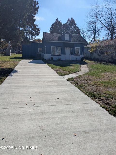 Tiny photo for 408 Clinton Street, Maumee, OH 43537 (MLS # 10002103)