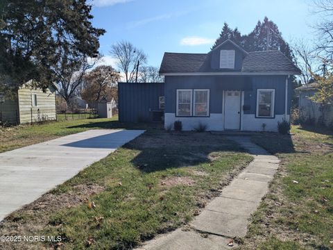 Photo of 408 Clinton Street, Maumee, OH 43537 (MLS # 10002103)