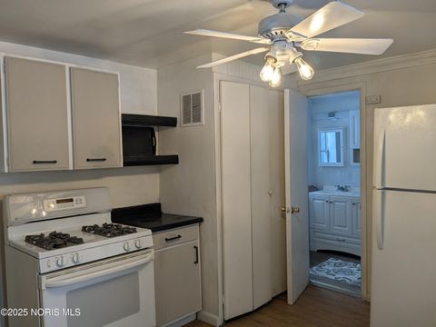 Tiny photo for 408 Clinton Street, Maumee, OH 43537 (MLS # 10002103)