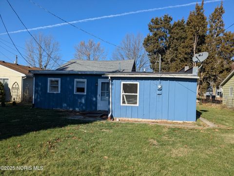 Tiny photo for 408 Clinton Street, Maumee, OH 43537 (MLS # 10002103)