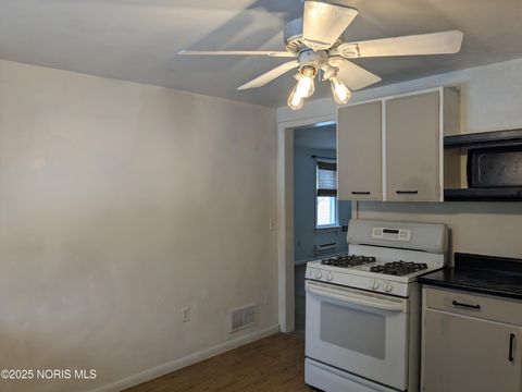 Tiny photo for 408 Clinton Street, Maumee, OH 43537 (MLS # 10002103)