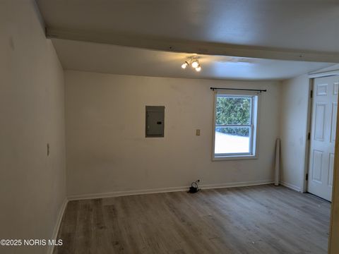 Tiny photo for 408 Clinton Street, Maumee, OH 43537 (MLS # 10002103)