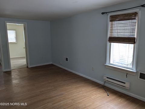 Tiny photo for 408 Clinton Street, Maumee, OH 43537 (MLS # 10002103)