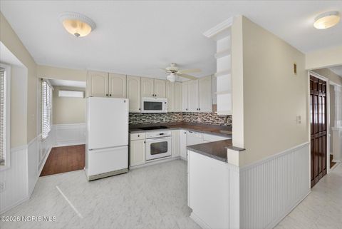 Tiny photo for 404 Oakwood Court, Bryan, OH 43506 (MLS # 10003304)