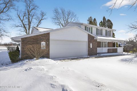 Tiny photo for 404 Oakwood Court, Bryan, OH 43506 (MLS # 10003304)