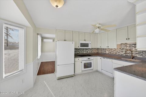 Tiny photo for 404 Oakwood Court, Bryan, OH 43506 (MLS # 10003304)