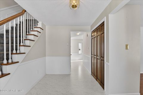 Tiny photo for 404 Oakwood Court, Bryan, OH 43506 (MLS # 10003304)