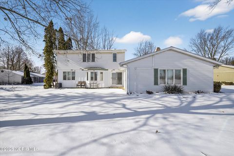 Tiny photo for 404 Oakwood Court, Bryan, OH 43506 (MLS # 10003304)