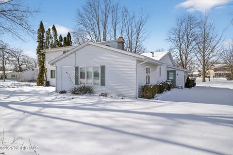 Tiny photo for 404 Oakwood Court, Bryan, OH 43506 (MLS # 10003304)