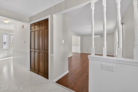 Tiny photo for 404 Oakwood Court, Bryan, OH 43506 (MLS # 10003304)