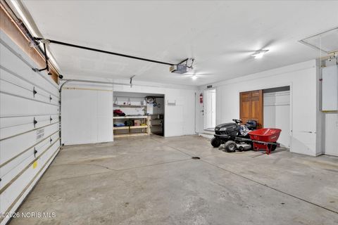 Tiny photo for 404 Oakwood Court, Bryan, OH 43506 (MLS # 10003304)