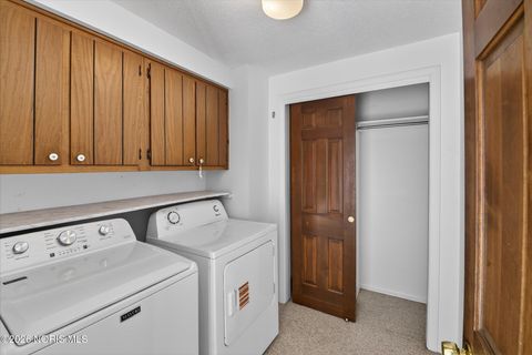 Tiny photo for 404 Oakwood Court, Bryan, OH 43506 (MLS # 10003304)