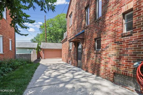 Tiny photo for 2907 Goddard Road, Toledo, OH 43606 (MLS # 10011064)