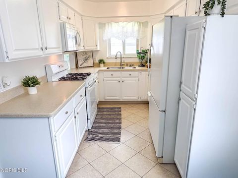 Tiny photo for 3243 S Eastmoreland Drive, Oregon, OH 43616 (MLS # 10007391)
