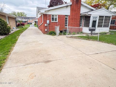 Tiny photo for 3243 S Eastmoreland Drive, Oregon, OH 43616 (MLS # 10007391)