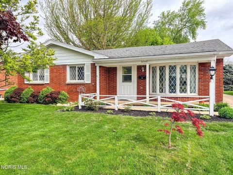 Photo of 3243 S Eastmoreland Drive, Oregon, OH 43616 (MLS # 10007391)
