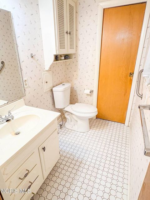 Tiny photo for 3243 S Eastmoreland Drive, Oregon, OH 43616 (MLS # 10007391)