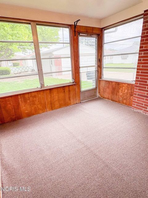 Tiny photo for 3243 S Eastmoreland Drive, Oregon, OH 43616 (MLS # 10007391)