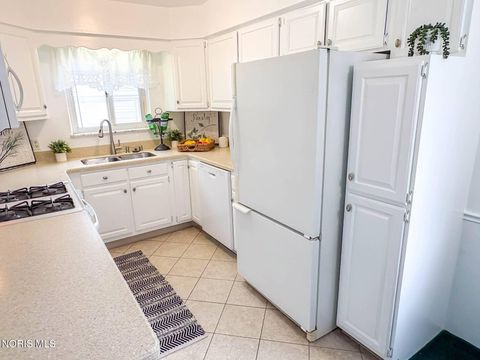 Tiny photo for 3243 S Eastmoreland Drive, Oregon, OH 43616 (MLS # 10007391)