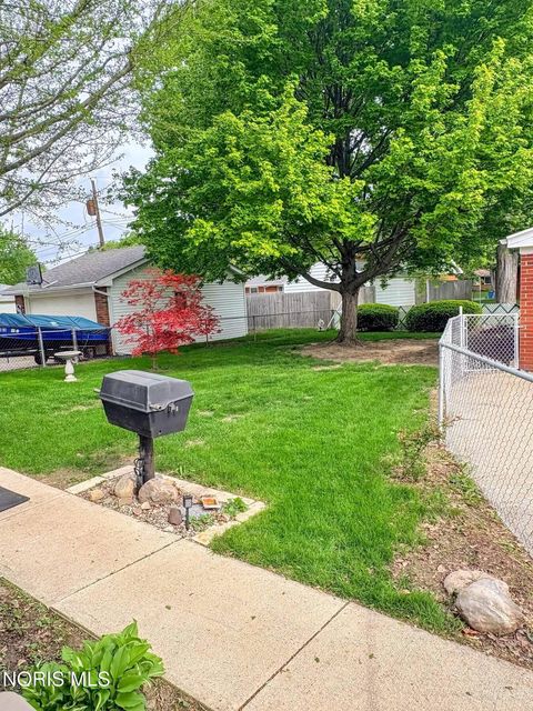 Tiny photo for 3243 S Eastmoreland Drive, Oregon, OH 43616 (MLS # 10007391)
