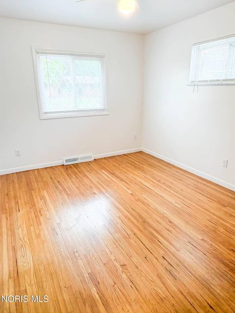 Tiny photo for 3243 S Eastmoreland Drive, Oregon, OH 43616 (MLS # 10007391)