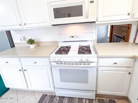 Tiny photo for 3243 S Eastmoreland Drive, Oregon, OH 43616 (MLS # 10007391)