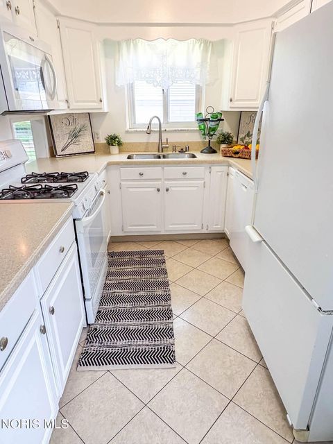 Tiny photo for 3243 S Eastmoreland Drive, Oregon, OH 43616 (MLS # 10007391)