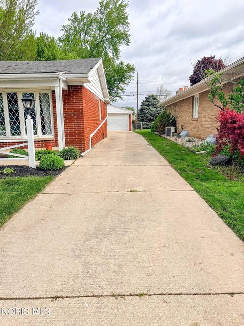 Tiny photo for 3243 S Eastmoreland Drive, Oregon, OH 43616 (MLS # 10007391)