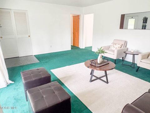 Tiny photo for 3243 S Eastmoreland Drive, Oregon, OH 43616 (MLS # 10007391)